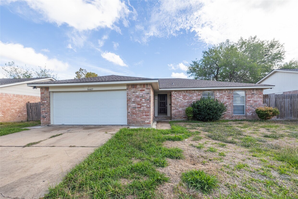Foto principal - 9907 Towne Tower Ln
