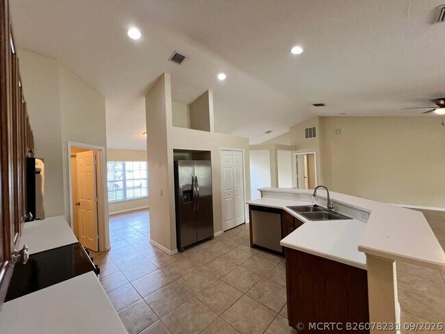 Foto del edificio - 3833 SW McKim St