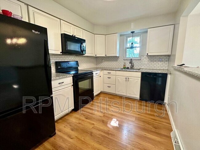 Building Photo - 415 Allenberry Dr