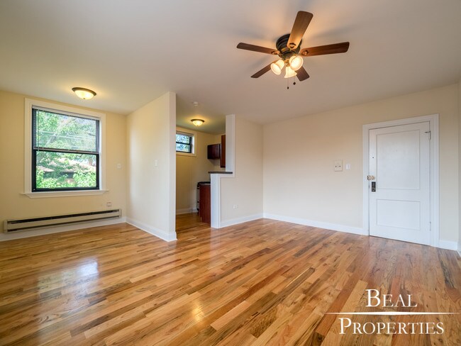 Building Photo - 818 W Diversey Pkwy