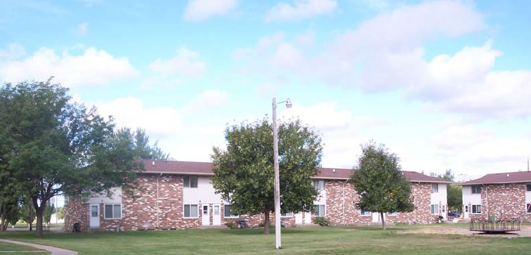 Primary Photo - Colonial Apartments