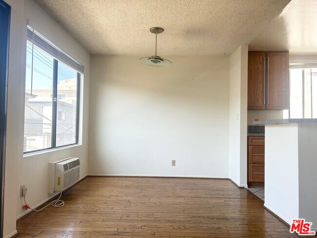 Foto del edificio - 11743 Darlington Ave