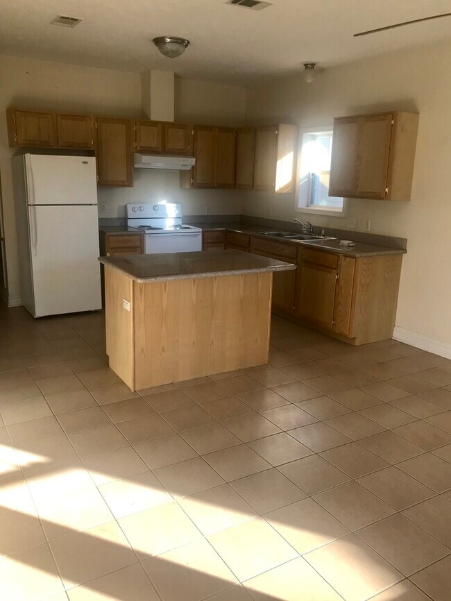 Building Photo - Beautiful 2/1 in Bay St. Louis MS