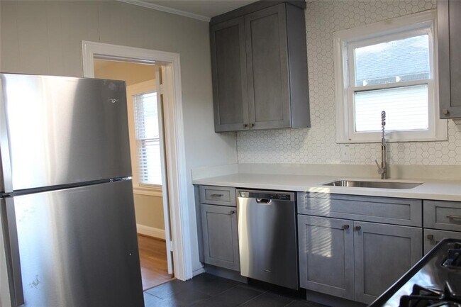 Foto del edificio - 726 W 25th St