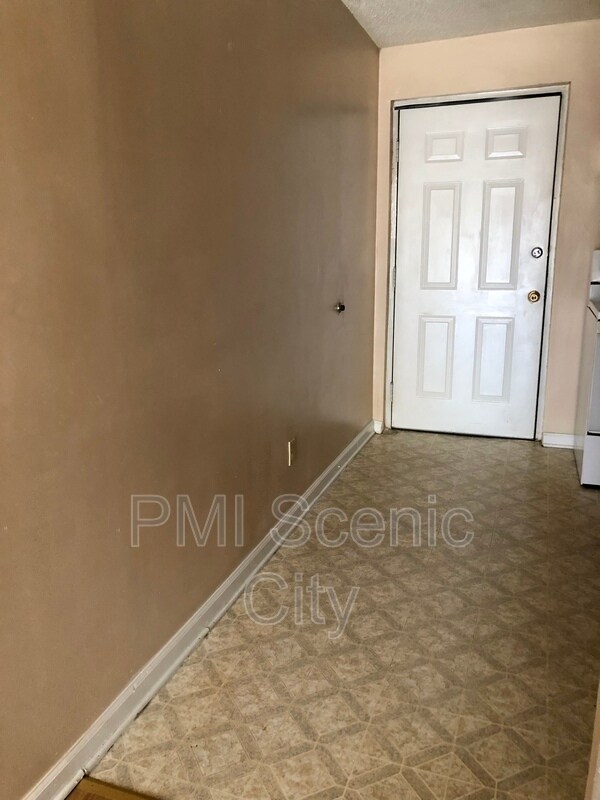 Primary Photo - 2618 Carr St