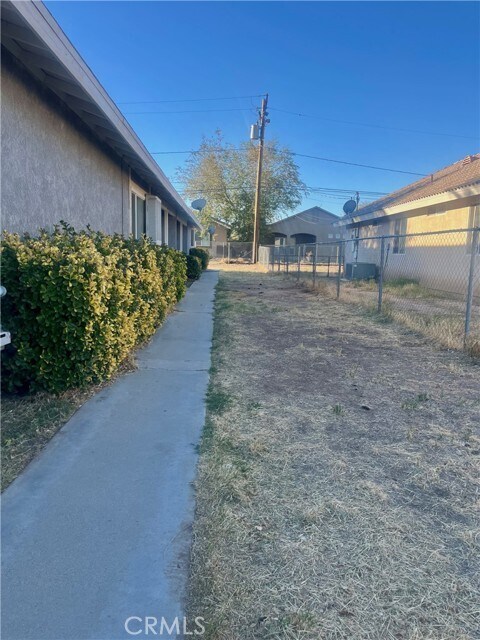 Foto del edificio - 16535 Pine St