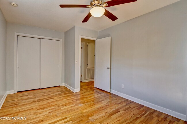 Building Photo - 213 Madeline Dr