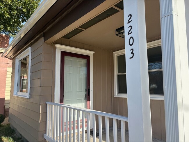 Building Photo - 2203 S Benbow Rd