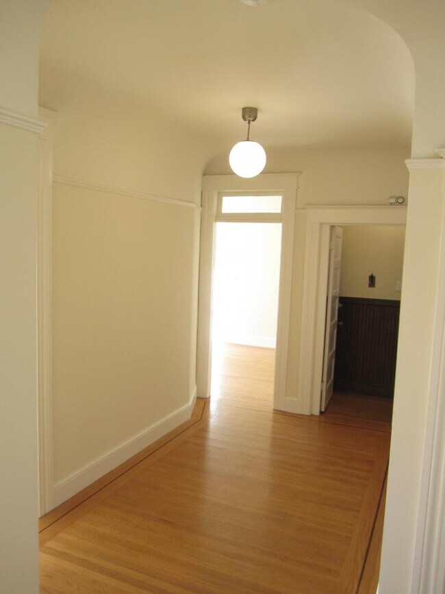 Building Photo - 3 bedroom in San Francisco CA 94133