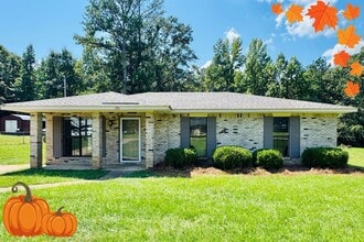 Building Photo - 731 St Martins Dr