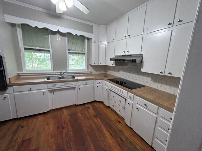 Foto del edificio - 1753 Cherry Ave