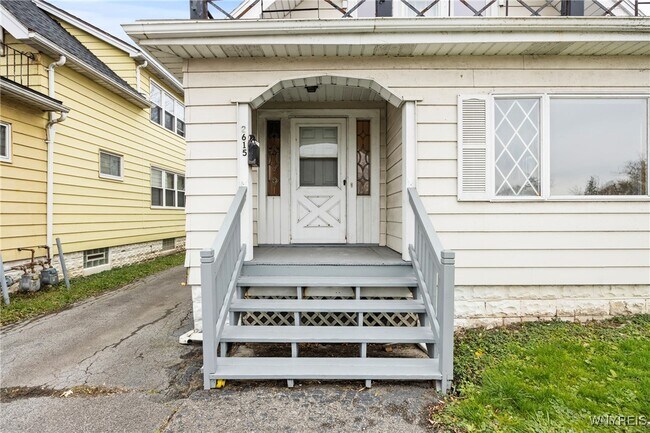 Foto del edificio - 2615 Genesee St