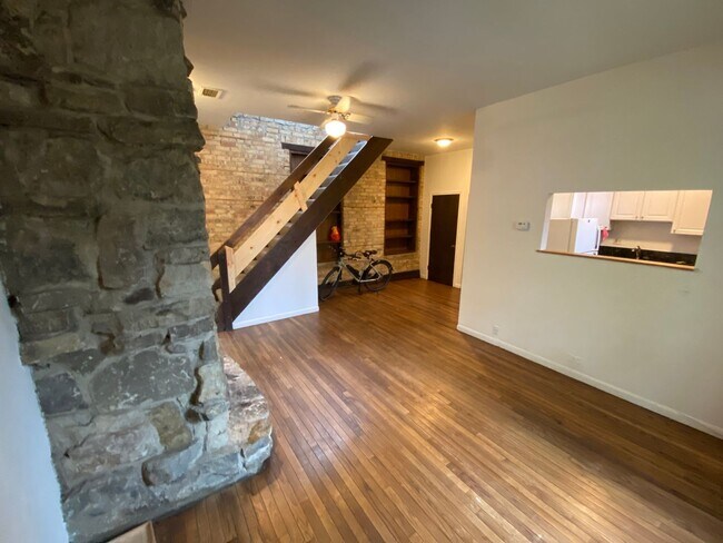 Building Photo - Quaint 3 Bed, 2 Bath in Lincoln Park - Pot...