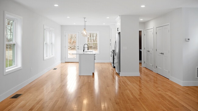 Building Photo - 129 Graystone St