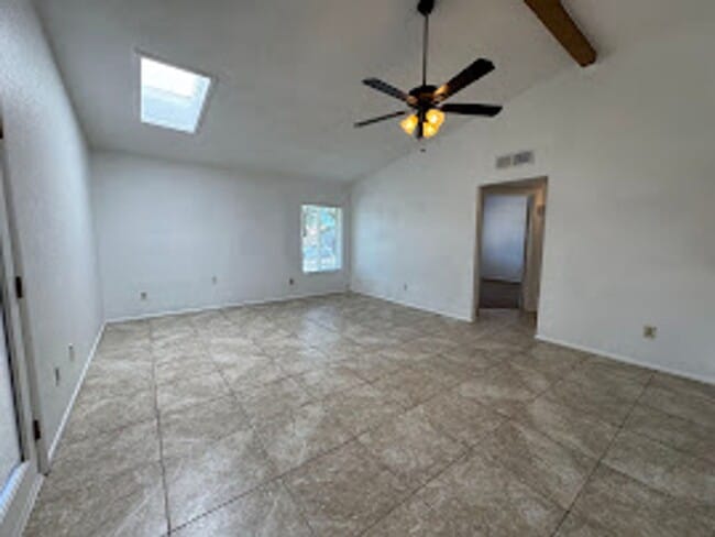 Building Photo - Bright & Spacious 2 Bedroom Condo with Vaulted Ceilings in Phoenix