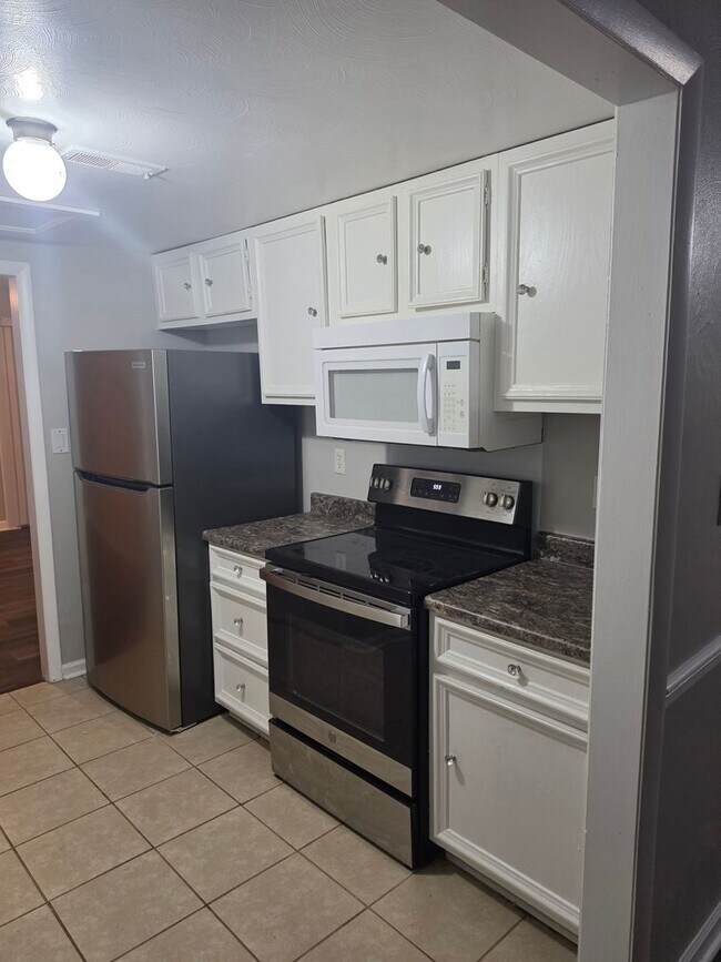 Foto del edificio - 3 bedroom 2.5 bath townhouse