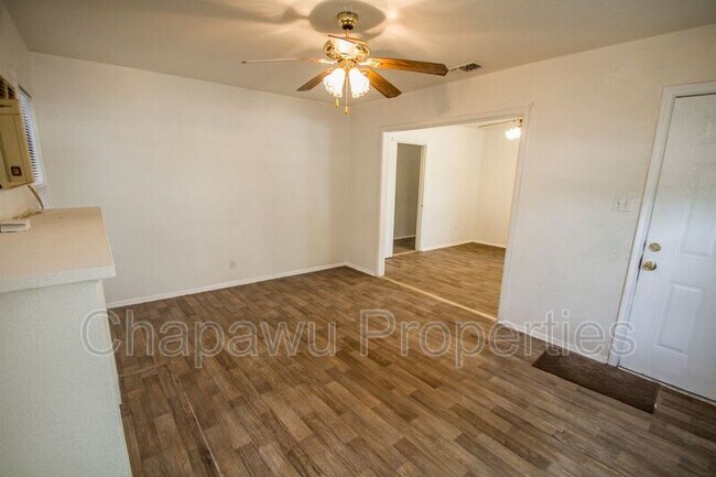 Foto del edificio - 2818 E Houston St