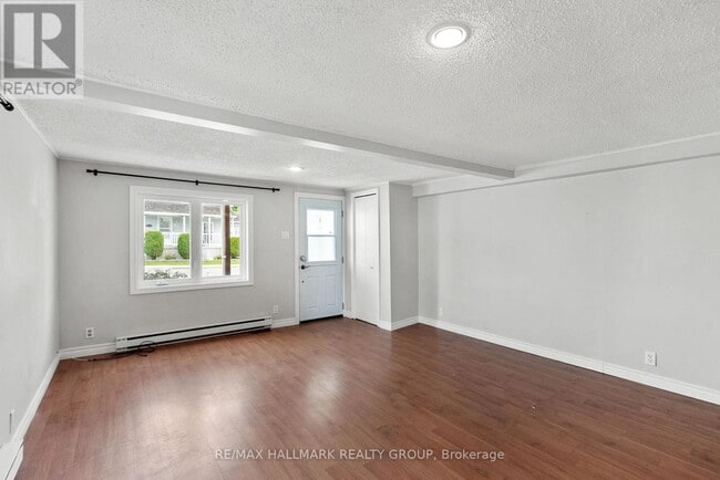 Building Photo - 580 St Louis St