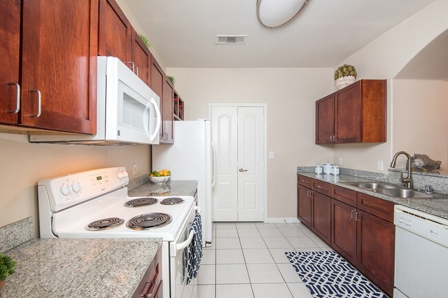 Chateau De Ville Apartments Farmers Branch, TX