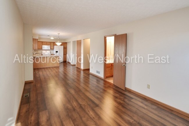Building Photo - 2583 Locksley Rd