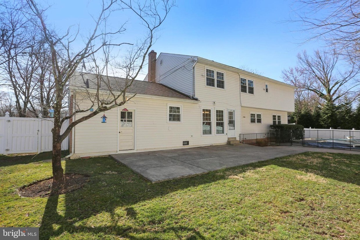 Foto principal - 8909 Maxwell Dr