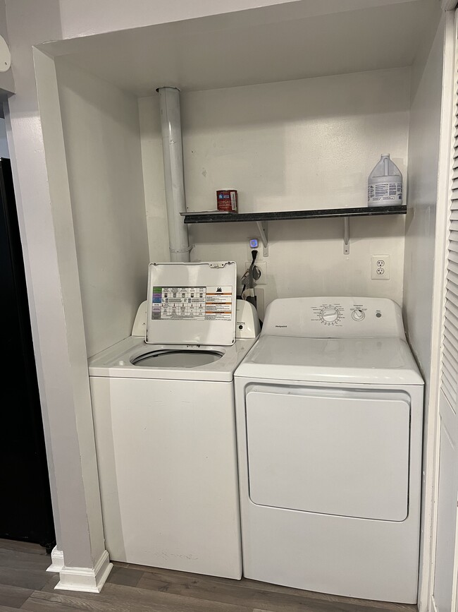 Foto del edificio - 4218 Dix St NE