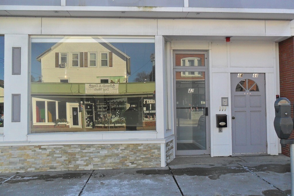 Primary Photo - 42 Main St