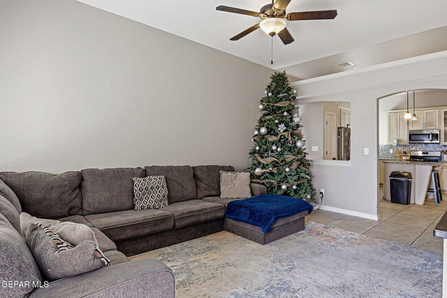 Building Photo - 3853 Loma Brisa Dr