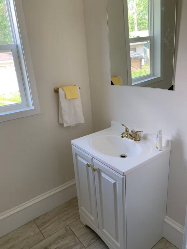 Building Photo - 2818 Dupont Ave N