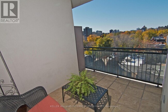 Photo du bâtiment - 99-999 Avenue Rd
