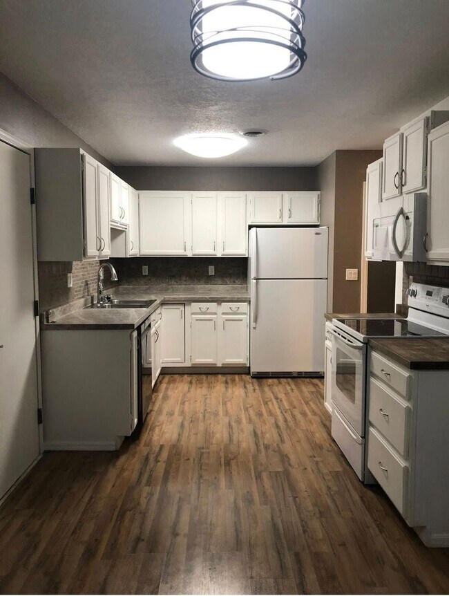 Foto del edificio - Lovely, Updated Townhome for Rent