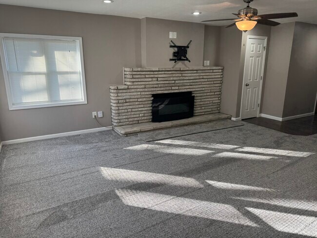 Foto del edificio - 1311 Devils Glen Rd