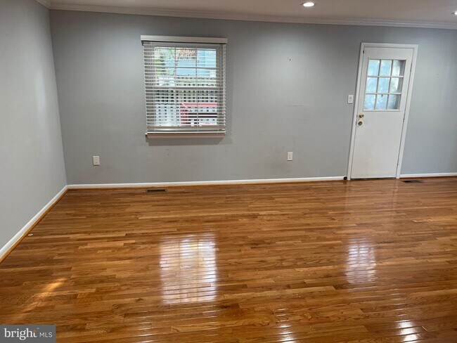 Foto del edificio - 6455 Rockshire St