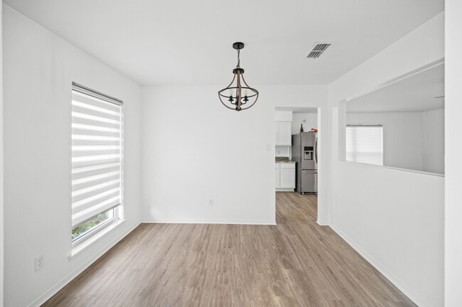 Building Photo - 9850 Sky Vista Dr