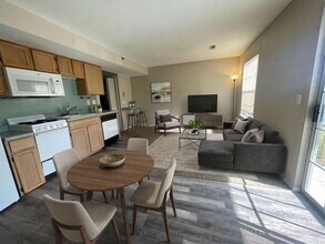 Building Photo - 690 Fall Creek Dr