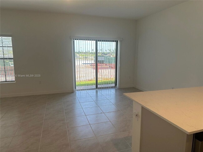 Foto del edificio - 822 SW 11th Ter