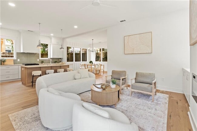 Foto del edificio - 205 Whitefoord Ave NE