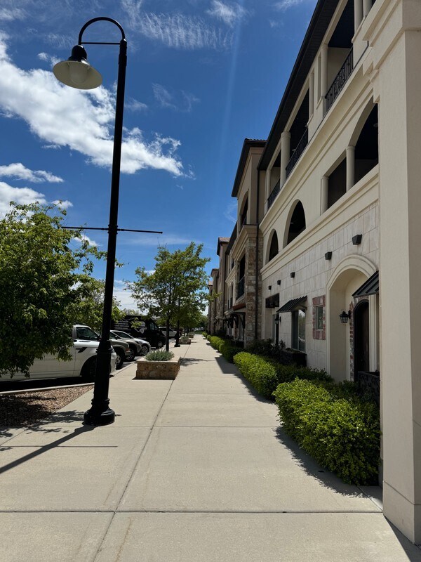 Foto del edificio - 10927 N Town Ctr W