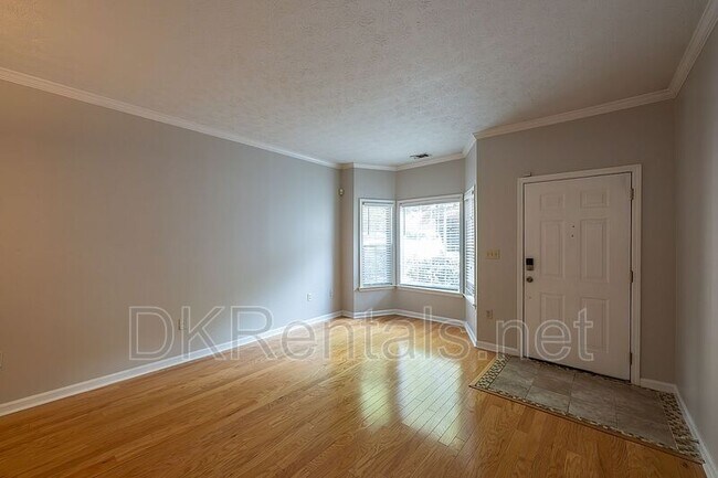 Building Photo - 2680 Pine Tree Rd NE