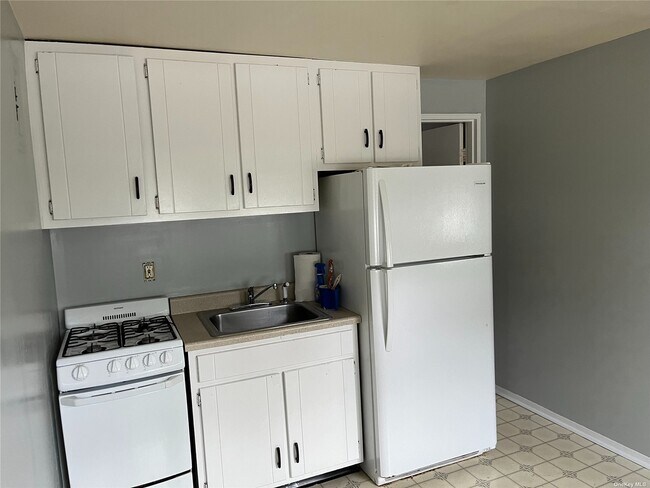 Building Photo - 534 Milligan Ln