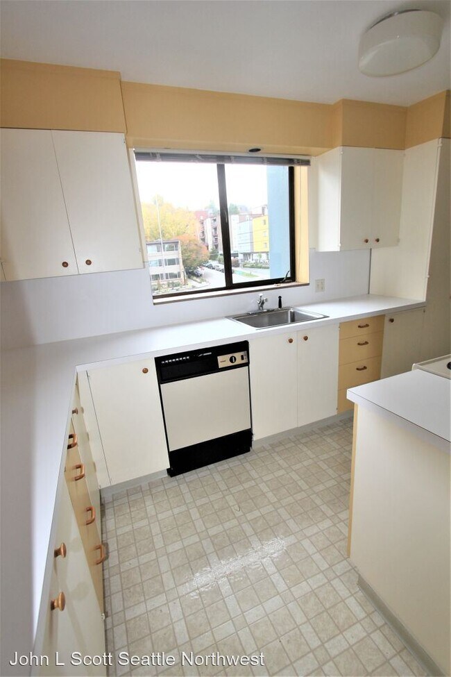 Building Photo - 1 br, 1 bath House - 521 5th Ave W #306