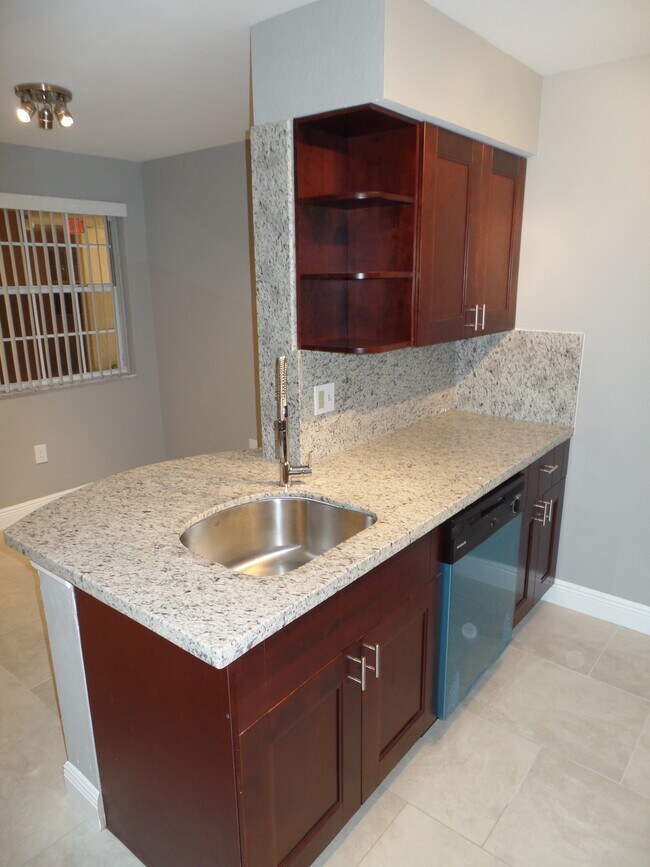 Foto del edificio - 2820 N Oakland Forest Dr