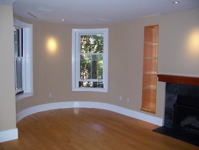 Building Photo - 34 Claremont Park
