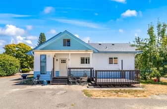 Building Photo - 607 3rd St