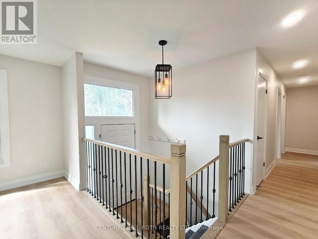 Building Photo - 698 Burton Dr