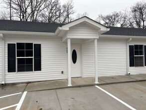 Building Photo - 409 W Waggoner St