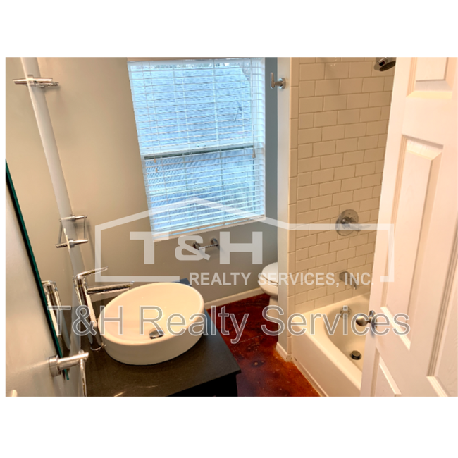 Foto del edificio - 151 W 49th St