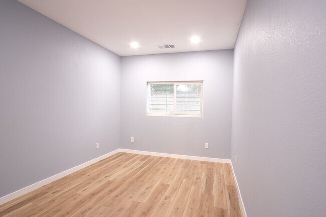 Foto del edificio - Perfect Multi Family Home!! 3 Bedroom 2 bath in Ceres with its own in- law suite.