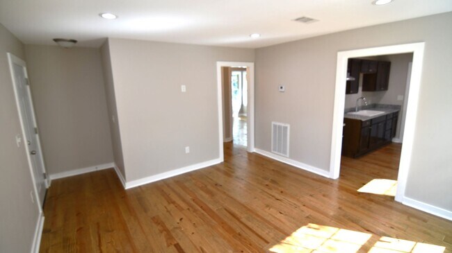 Foto del edificio - Charming Updated 2-Bedroom Home in Baton Rouge – Move-In Ready!