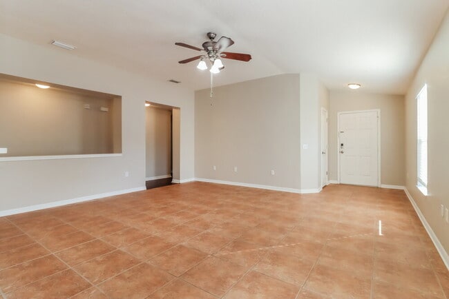 Foto del edificio - 10622 Boyette Creek Blvd